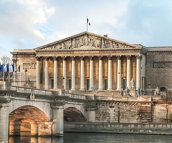 Replay 28 minutes - Faut-il taxer les plus riches pour éviter la dissolution ?