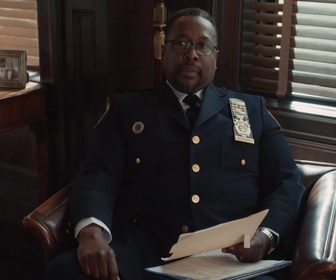 Replay Elsbeth - S03 E01 - La reine de l'impro