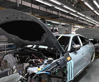 Replay ARTE Journal - Slovaquie : Trump inquiète l'industrie automobile
