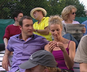 Replay Un gars, une fille - S3E38 - À un tournoi de tennis