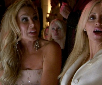 Replay Les real housewives de Beverly Hills - S2 E13 - Le défilé d'Adrienne