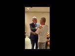 Replay Netanyahu rencontre le passager salué comme un héros après l'attaque dans le cockpit