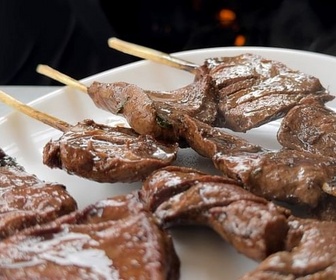 Replay Pérou : les anticuchos - Voyage en cuisine