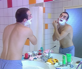 Replay Un gars, une fille - S1E7 - Dans la salle de bain (1)