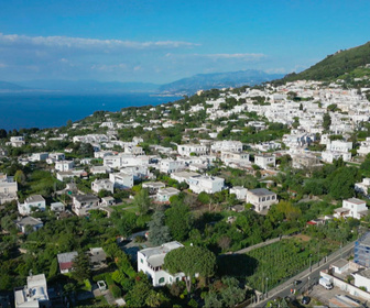 Replay Un jour ailleurs - Week-end à Capri / Saint-Tropez