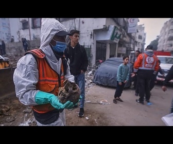 Replay 45 corps retrouvés sous les décombres d'un immeuble bombardé à Gaza le 15 décembre 2023