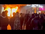 Replay Des images montrent des bâtiments gouvernementaux en flammes en Iran sur fond de protestations