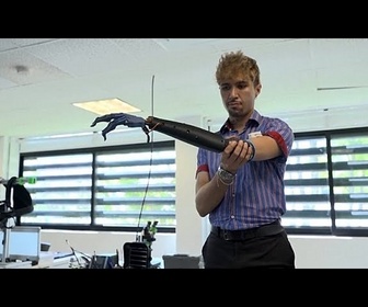 Replay Des chercheurs dévoilent au Mexique un bras robotique facile à utiliser