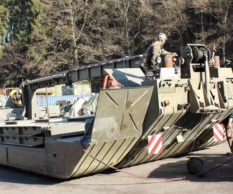 Replay Mecanos express - S5E1 - Un tank pour le jardin
