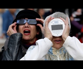 Replay Éclipse solaire : en France, les lunettes de protection s'arrachent