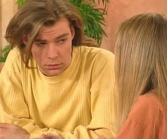 Replay Hélène et les garçons - S03 E25 - La trahison