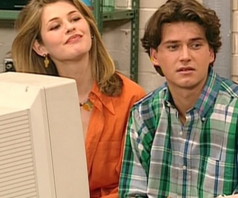 Replay Hélène et les garçons - S10 E04 - Une idée de génie