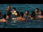 Replay Grèce : des jeunes hommes plongent pour récupérer une croix en bois à l'Épiphanie