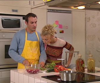 Replay Un gars, une fille - S3E35 - Dans la cuisine (5)