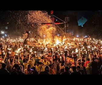 Replay Up Helly Aa : des centaines de porteurs de torches réunis sur une île écossaise au festival viking