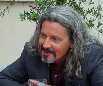 Replay Les mystères de l'amour - S18 E08 - Des rires et des larmes