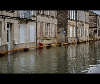 Replay Pluies record sur l'ouest de la France, les crues déclenchent des alertes rouges