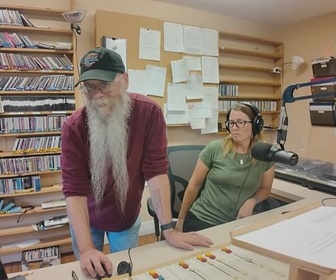 Replay ARTE Journal - États-Unis : fin des aides fédérales pour les petites radios locales