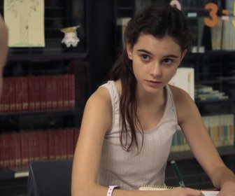 Replay S01 E01 - Les Bracelets Rouges