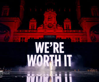 Replay Le défilé L'Oréal Paris 2025 - Défilé in Paris : le géant de la cosmétique fait son show