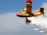 Replay 28 minutes - Canadairs en fin de vie : il y a le feu au lac