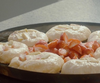 Replay Petits Plats en équilibre - Dampfnüdel fraise rhubarbe