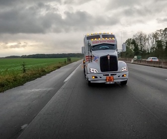 Replay Les routiers : profession chauffeur poids lourd - S2E14 - Wazou et Vincent
