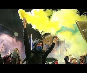 Replay Des manifestants à Tbilissi exigent de nouvelles élections et la libération des prisonniers