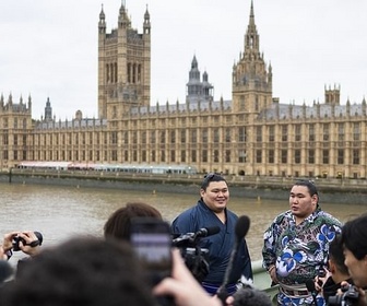 Replay Les sumos, poids lourds de la diplomatie - Le dessous des images