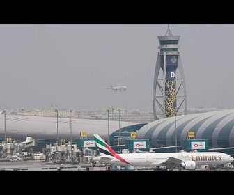 Replay Un journaliste d'Euronews se réfugie à l'aéroport de Dubaï lors d'une attaque de drone iranien