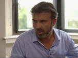 Replay Petits secrets entre voisins - S04 E37 - Une femme de pouvoir