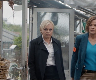 Replay Master crimes - S03 E06 - Dites-le avec des fleurs