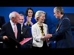 Replay Ursula von der Leyen reçoit le prix Charlemagne et prône la défense de l'Europe