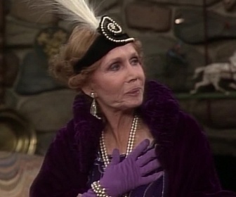 Replay Madame est servie - S04 E10 - La valse des célibataires