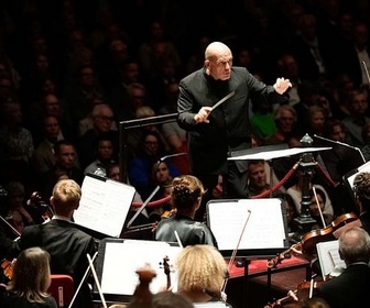 Replay ARTE - France Musique - Jaap van Zweden dirige Mozart, Stravinsky et Betsy Jolas