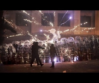 Replay Quatrième nuit de manifestations en Géorgie après la suspension de l'adhésion à l'UE