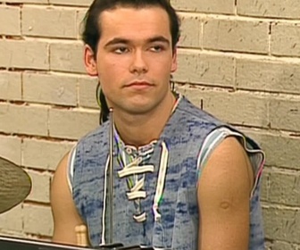 Replay Hélène et les garçons - S09 E13 - Prise en mains