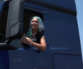 Replay Camions XXL : les reines du volant - S3E7 - Episode 4 - Partie 1