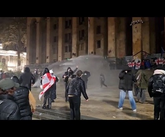 Replay No Comment. Géorgie : les manifestations pro-UE se multiplient malgré la répression policière