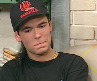 Replay Hélène et les garçons - S04 E17 - Révélations