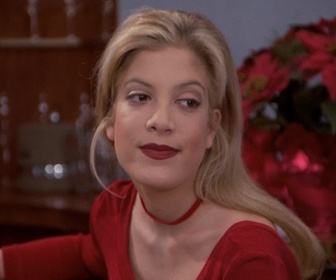 Replay Beverly Hills, 90210 - S04 E15 - Un Noël plein de surprises