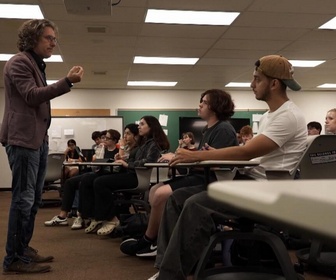 Replay Focus - Des universitaires quittent les États-Unis pour le Canada