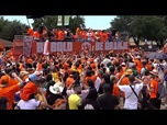 Replay Les supporters néerlandais colorent la ville hôte du Mondial en orange