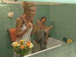 Replay Un gars, une fille saison 3 - saison 3 - dans la salle de bain (7)
