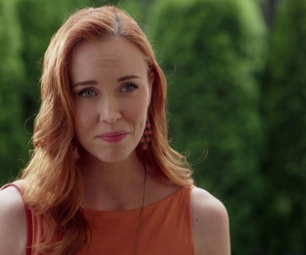 Replay Retour à Cedar Cove - S03 E08 - Faux-fuyant