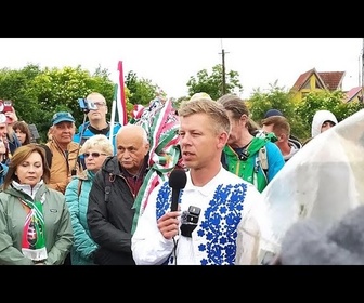 Replay Péter Magyar achève sa marche en Roumanie et appelle à une Hongrie apaisée