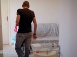 Replay Un jour, un doc - Expulsions, saisies, ventes aux enchères : ils sont en première ligne