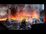 Replay Nouvelles frappes russes meurtrières sur l'Ukraine, Kyiv touche une raffinerie russe