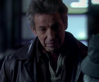 Replay Central nuit - S04 E03 - Invités indésirables