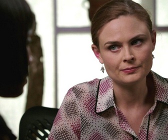 Replay Bones - S9 E13 - Une star inconnue